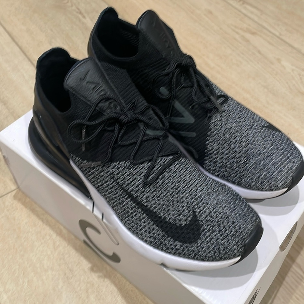 Nike Air Max 270 Flyinit